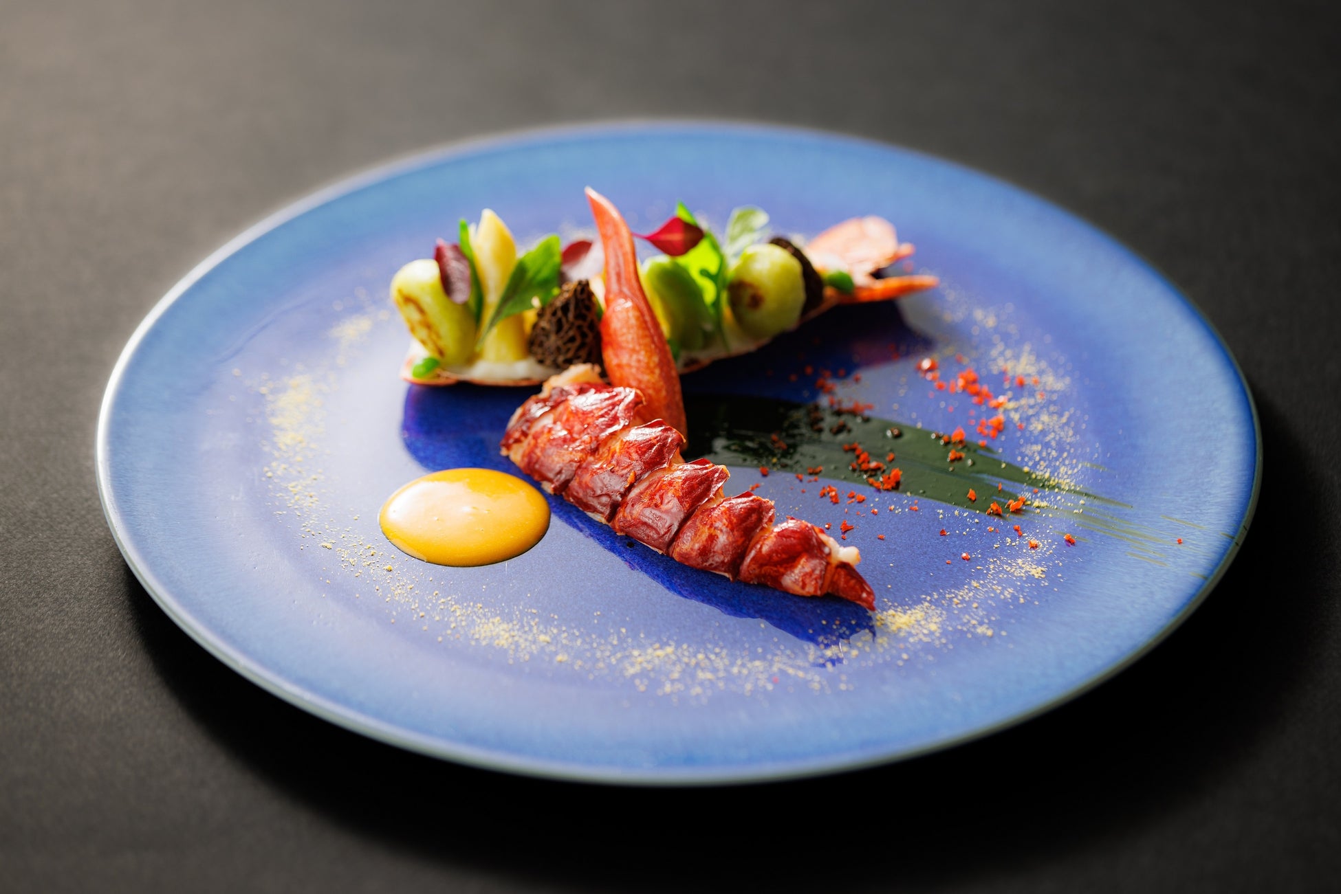 オマールブルーの殻付きロースト (写真③)