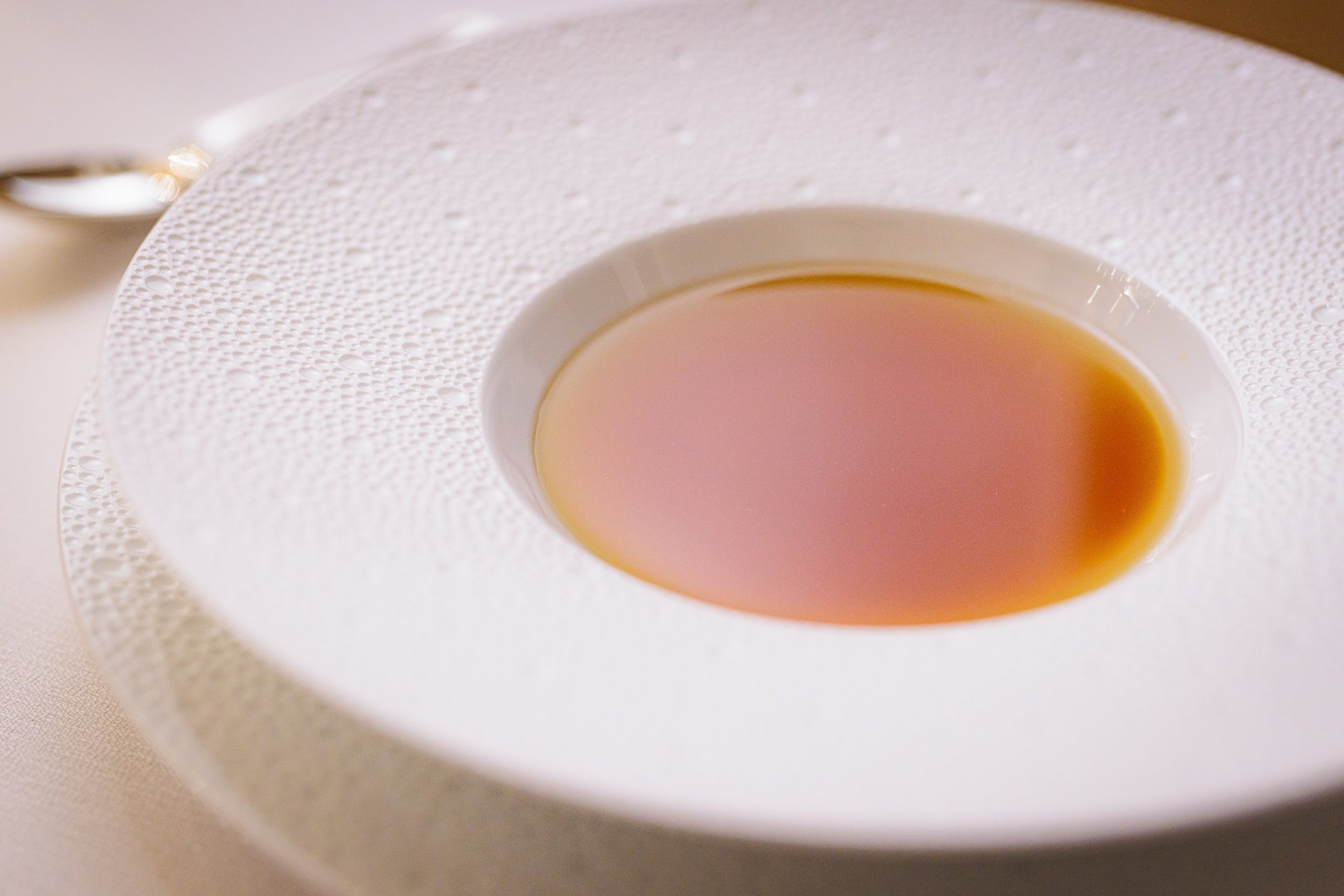 オークラ牛で仕上げた琥珀色に輝くダブルコンソメ