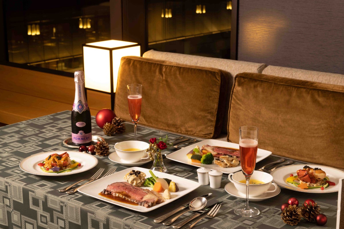 ルームサービスでの特別コースディナー