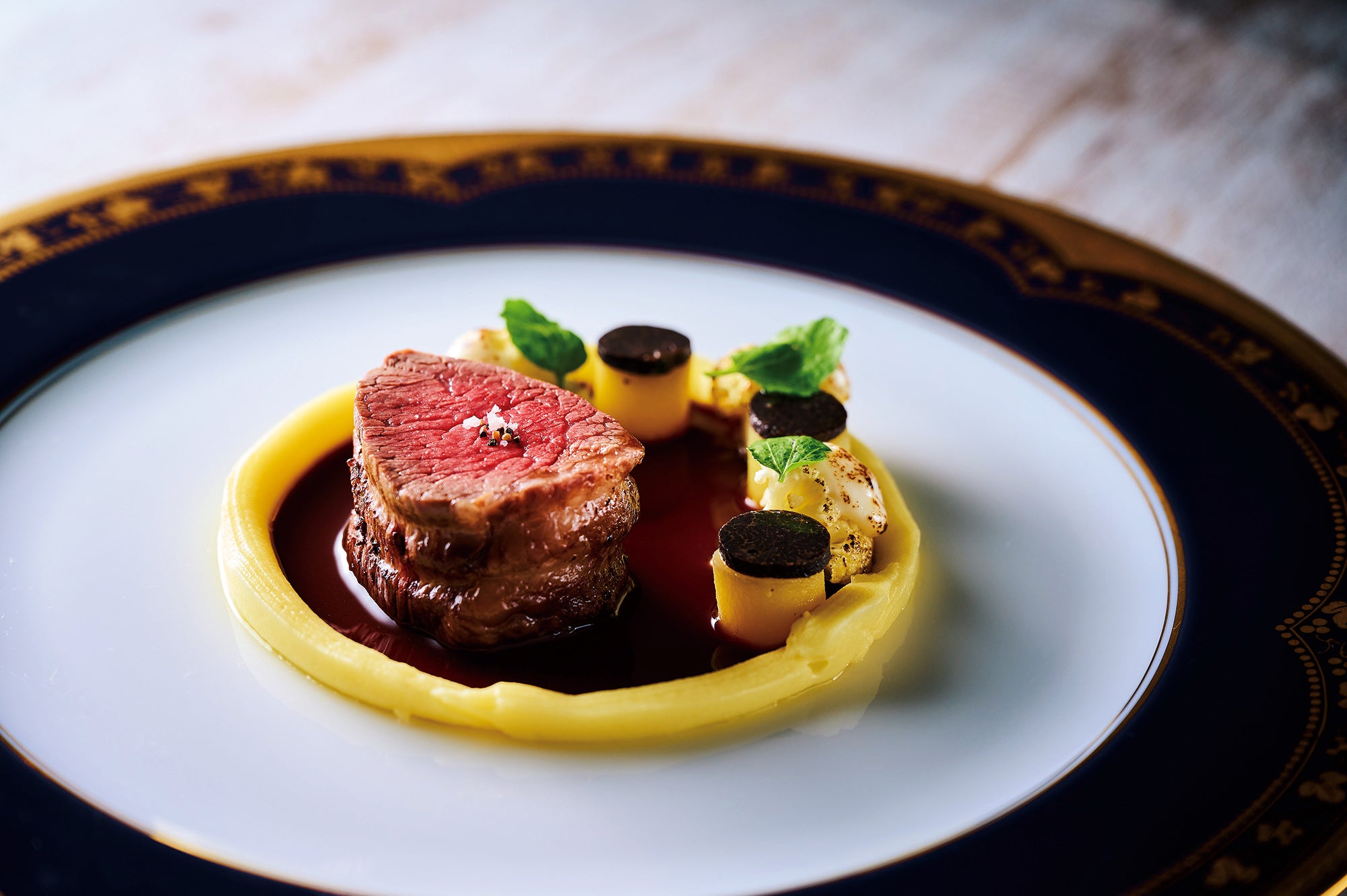 ピトレスク「Menu Noёl」より 黒毛和牛フィレ肉 ポテトとカリフラワーのフォンダン デュバリー風