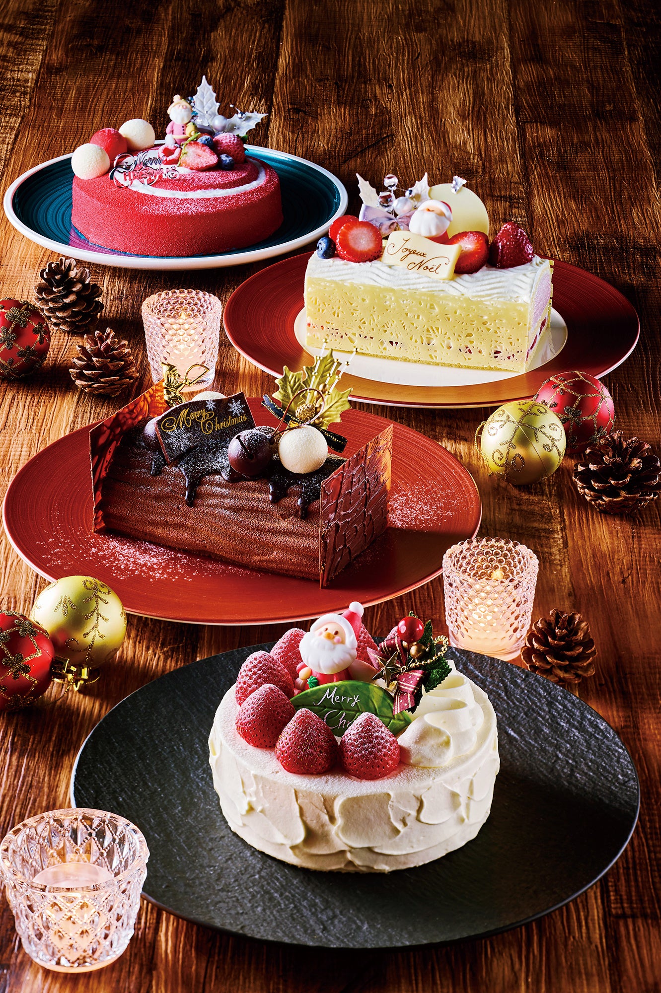 クリスマスケーキ各種（手前から）「生デコレーションケーキ」、「ブッシュ・ド・ノエル」、「ホワイト・ノエル」、「ノエル・ルージュ」