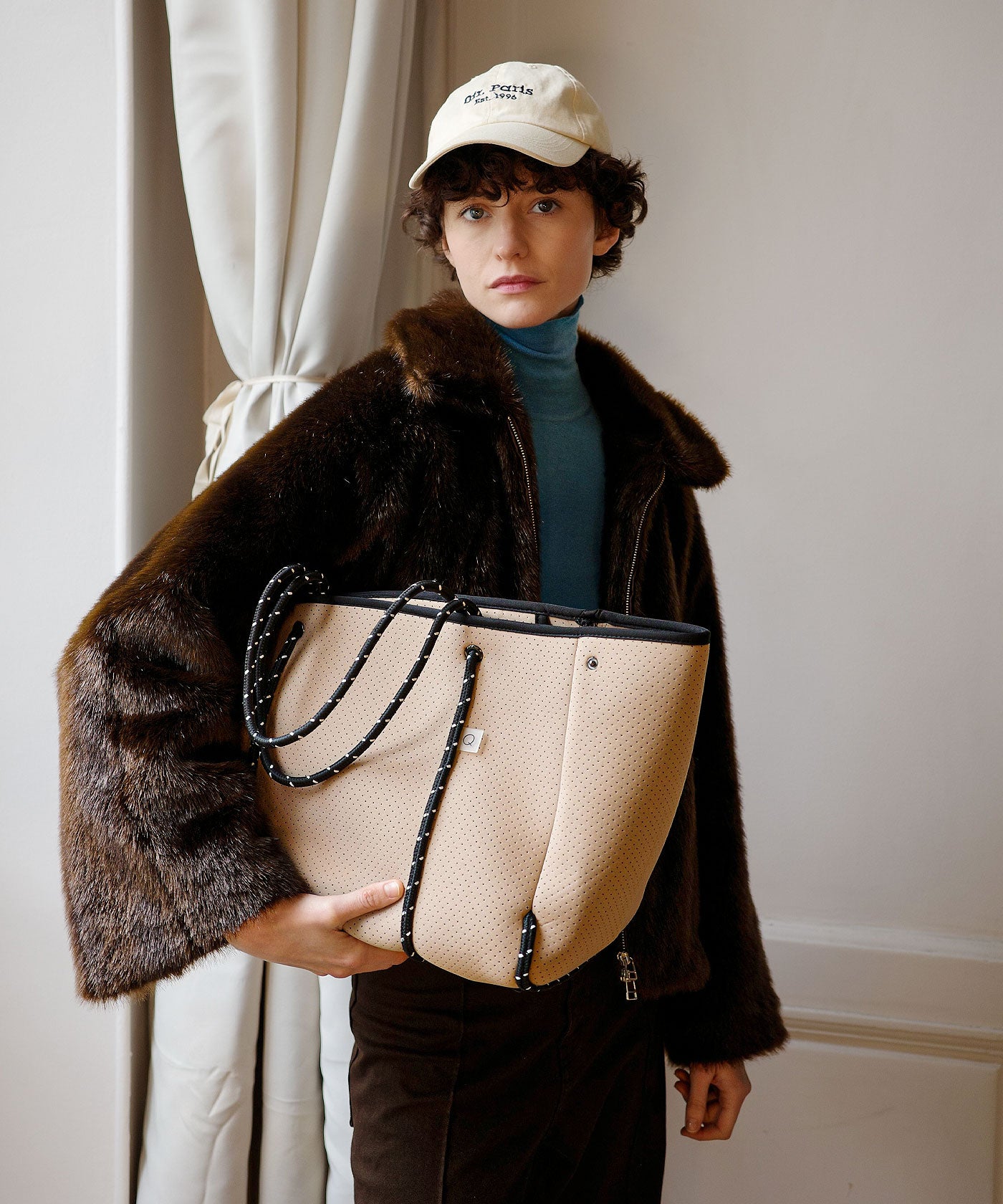 人気の「ネオプレーン コレクション」に新色が登場。q bag「zip(ジップ