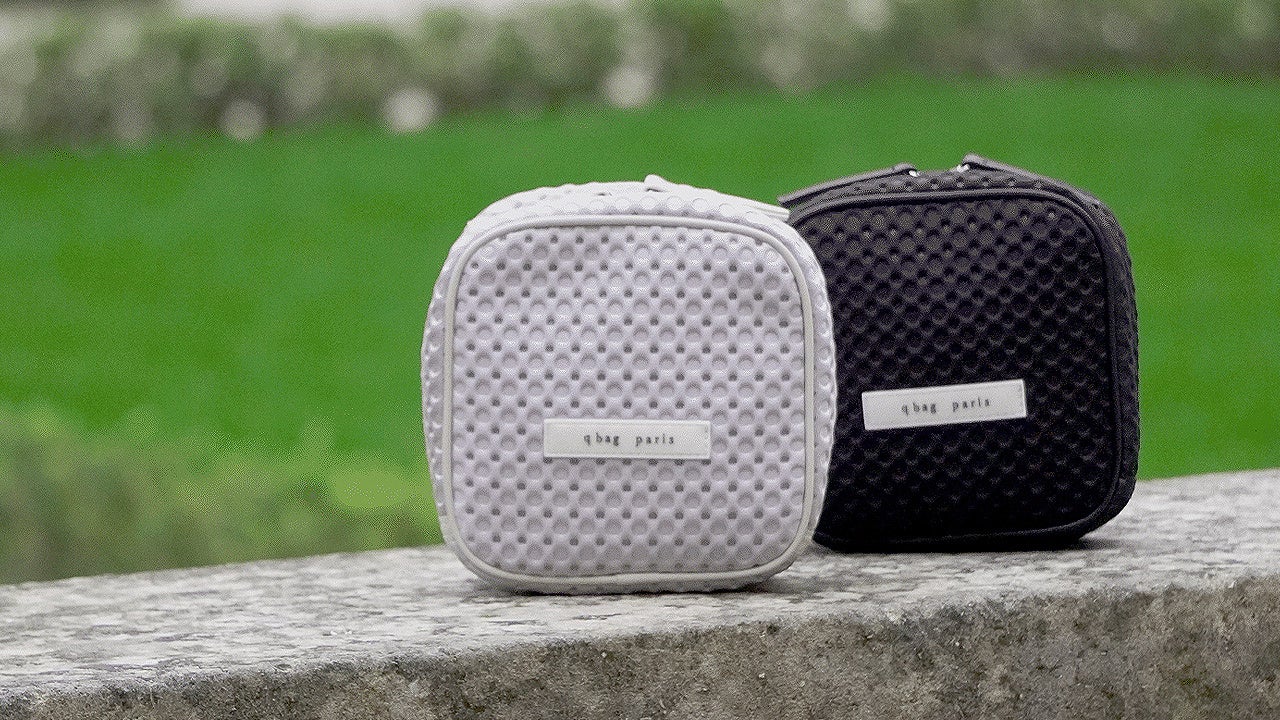 左からsilver(シルバー)／black(ブラック)