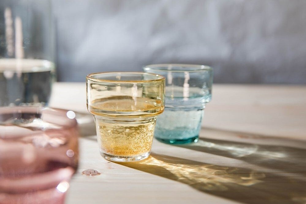 『沖縄県から 琉球ガラスの こぼしにくいコップ』