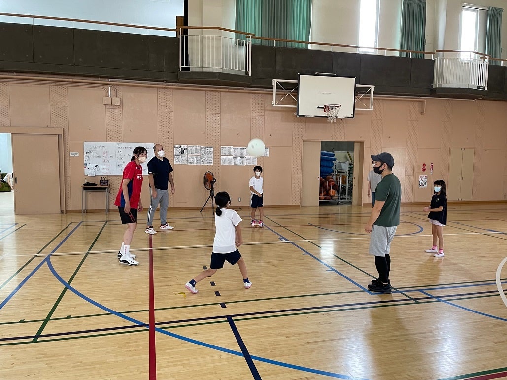 円陣パスをする廣瀬エバンジェリストと参加者のみなさん