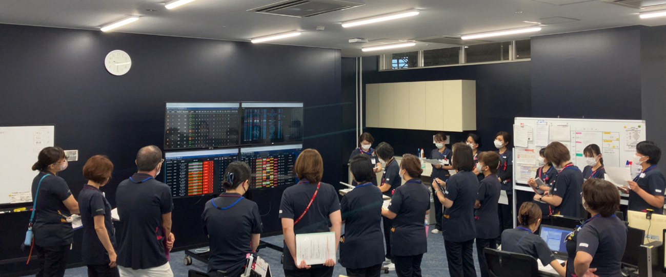 看護部におけるコマンドセンターを活用した朝会ミーティングの様子(図2)