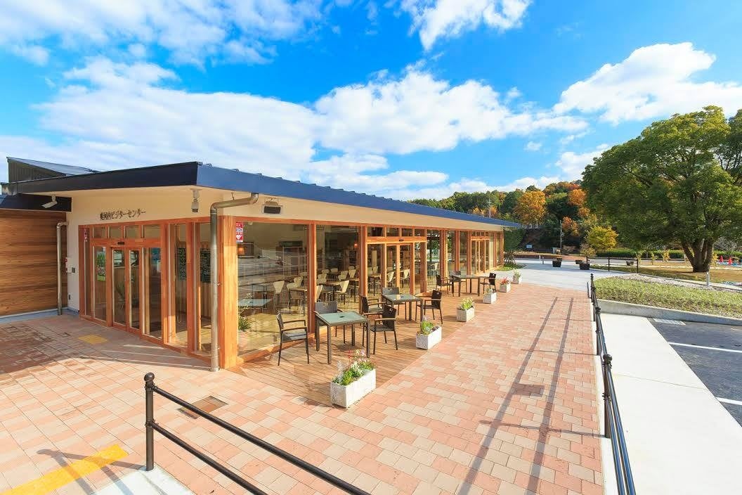 大阪みやげ「月化粧」が、「てくてくYOASOBI」とコラボレーション!期間限定コラボパッケージ「YOASOBI×みるく饅頭月化粧」を発売!【青木松風庵】