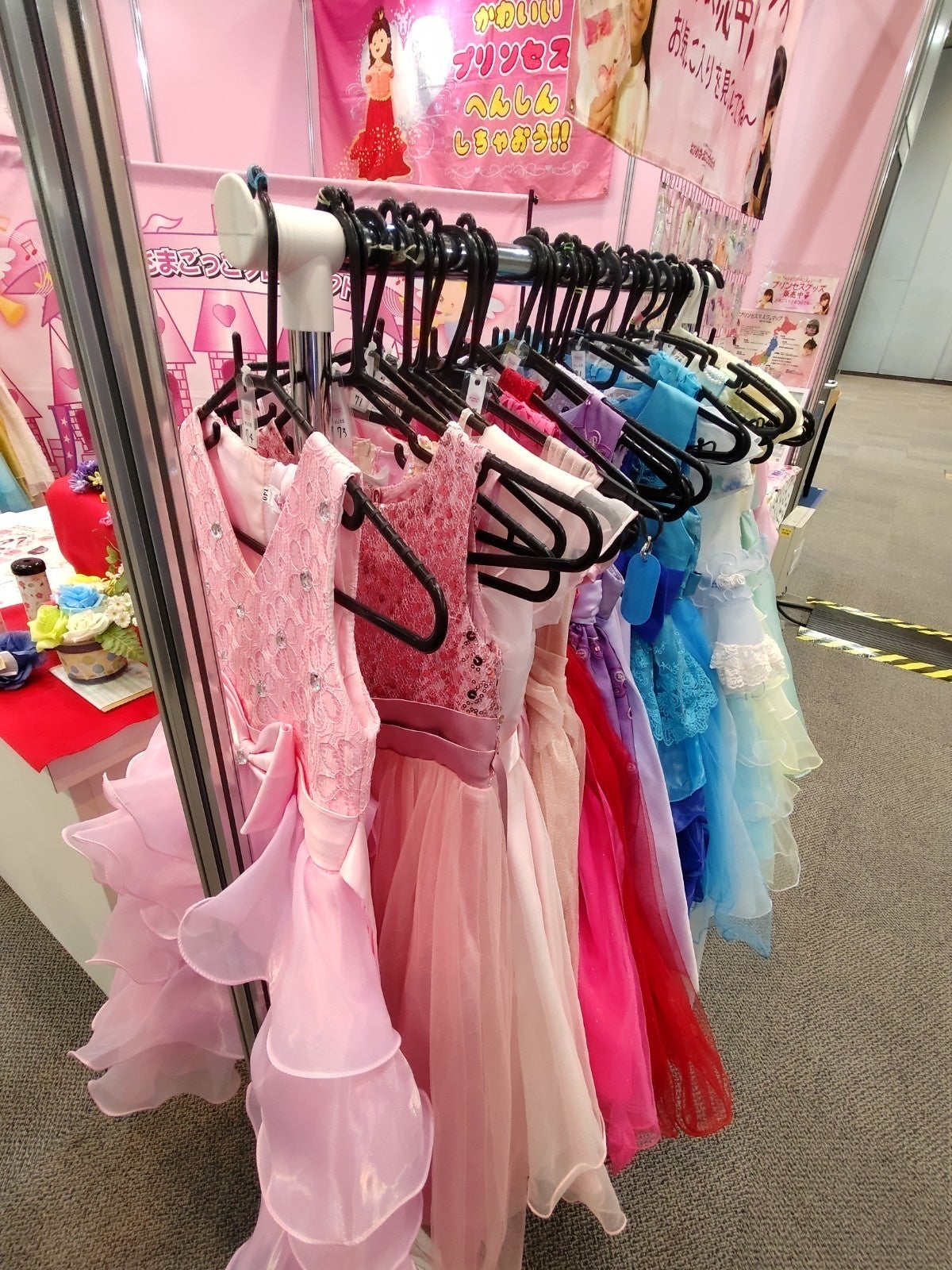 ドレスがいっぱい