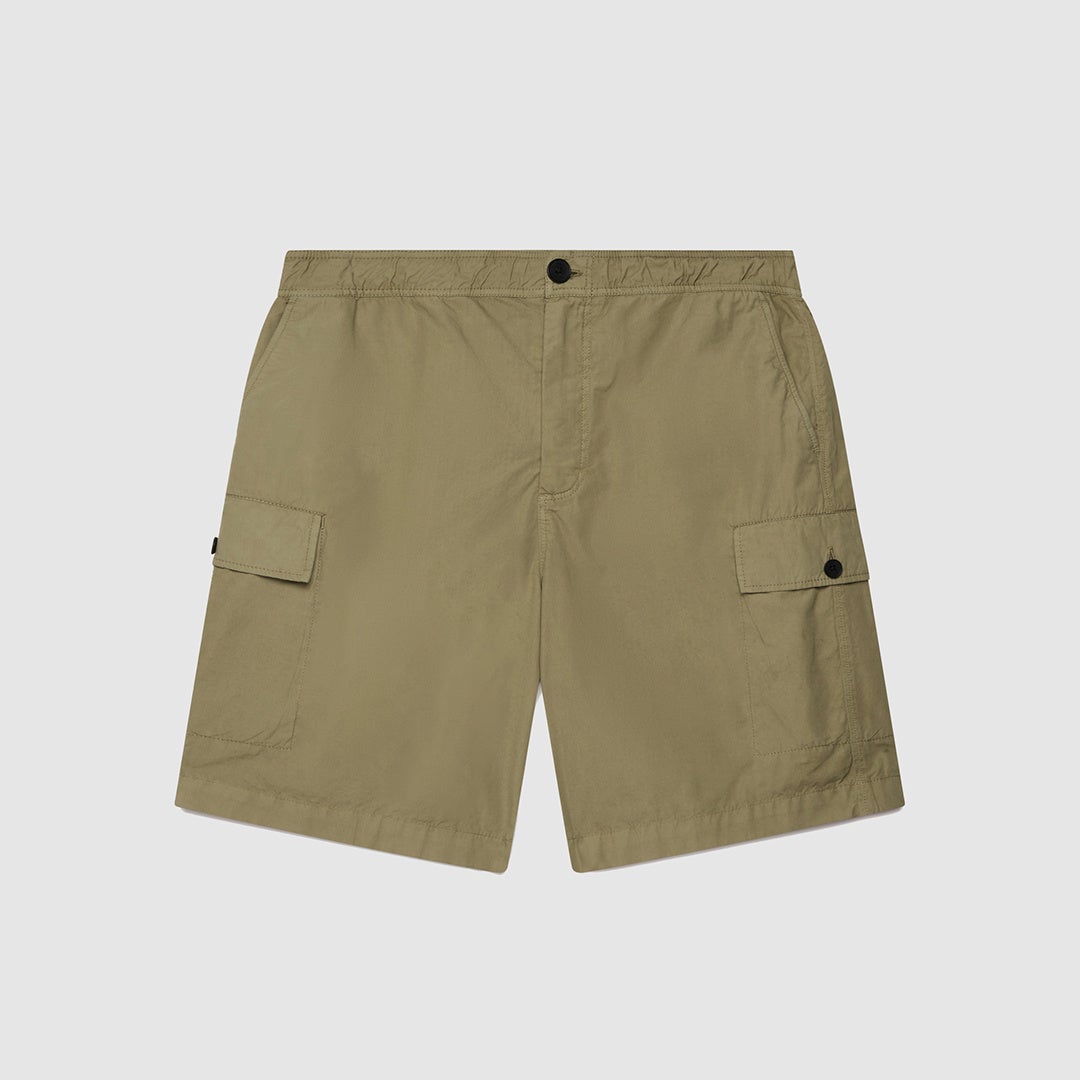 カーゴショーツ