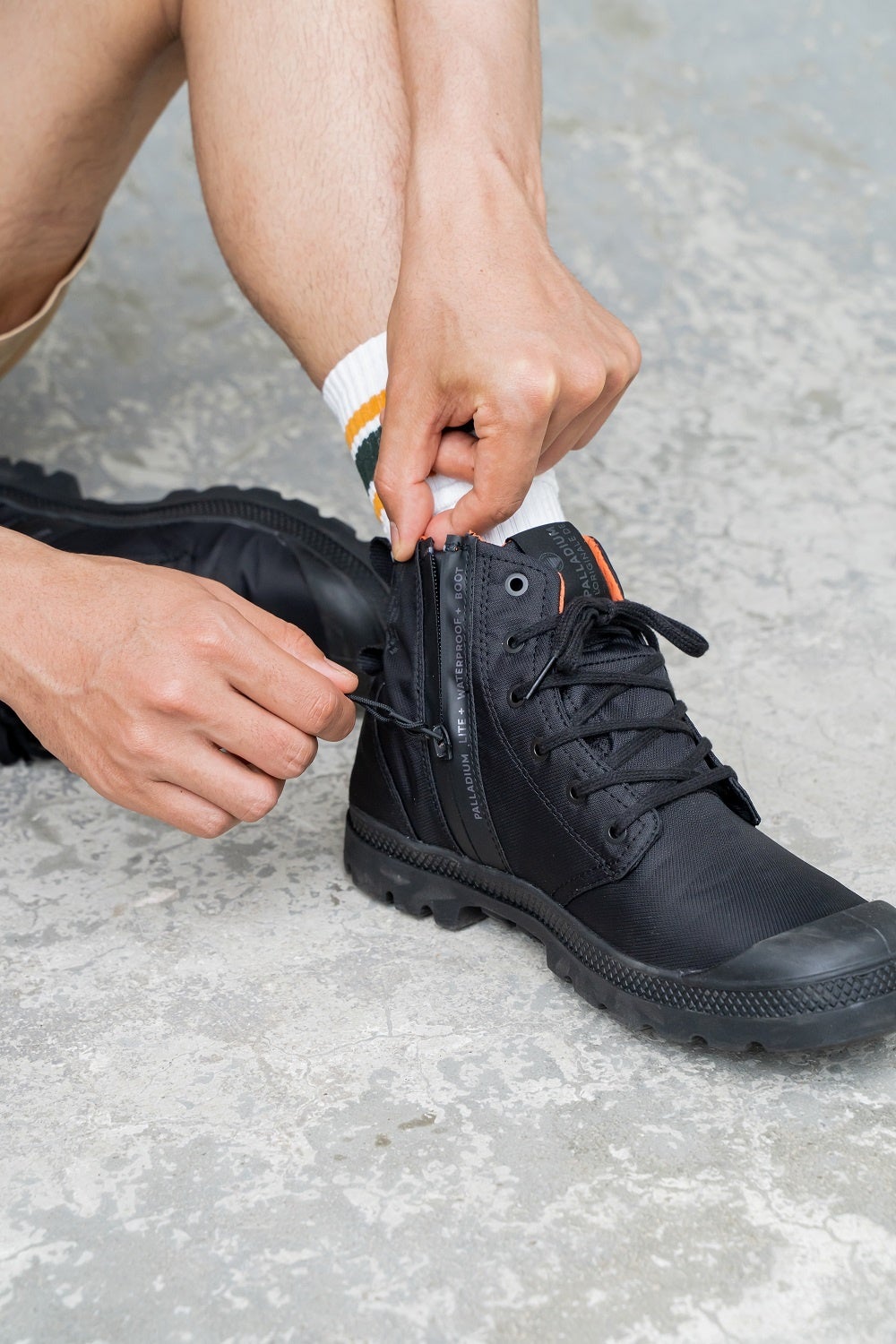 靴 sahara フランスのスニーカーブーツブランド「パラディウム」から、ONも