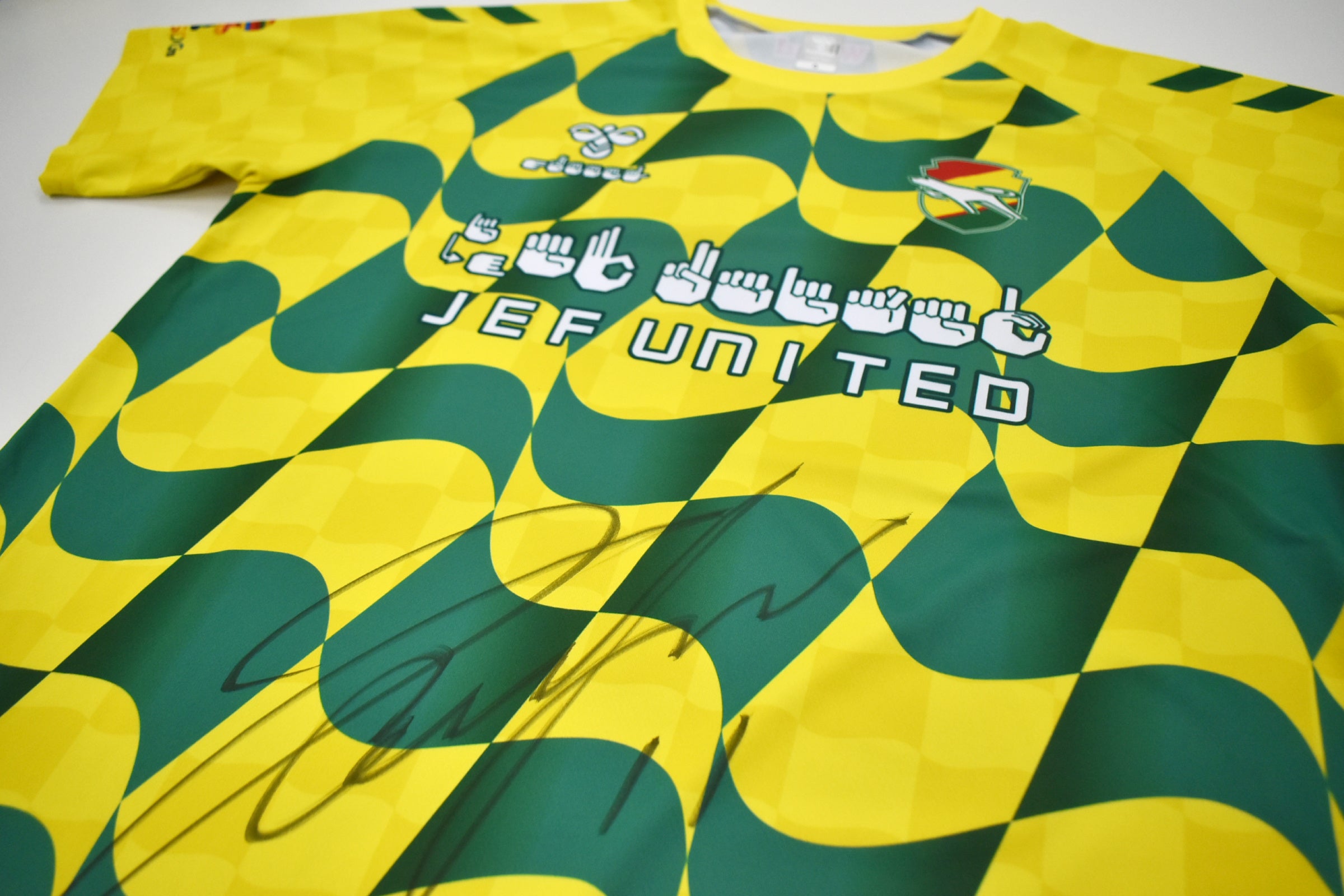 ヒュンメルがジェフユナイテッド市原・千葉の手話シャツのオークション