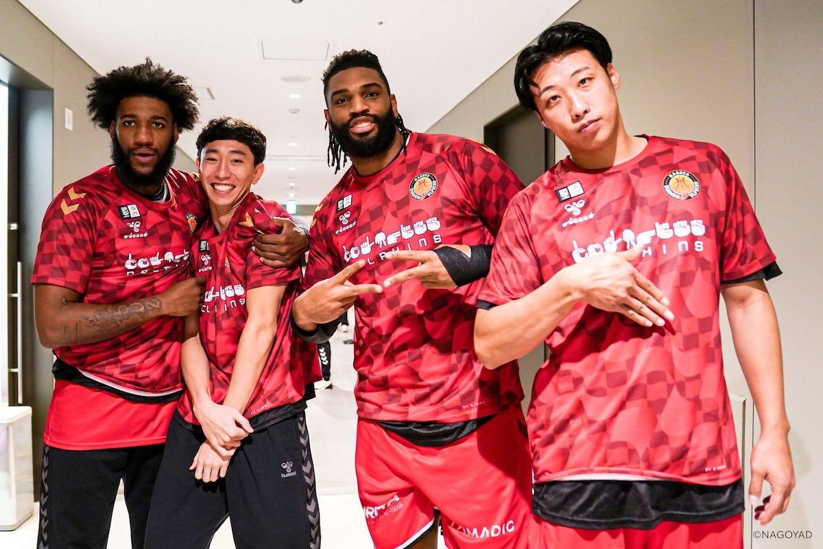 ヒュンメルが名古屋ダイヤモンドドルフィンズ手話シャツのオークション