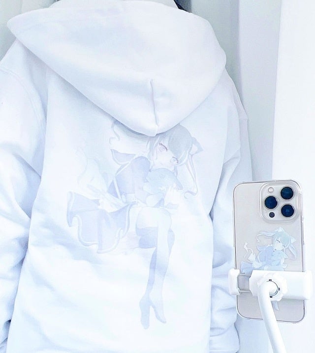 パーカー着用写真(iIphoneケース別売り)