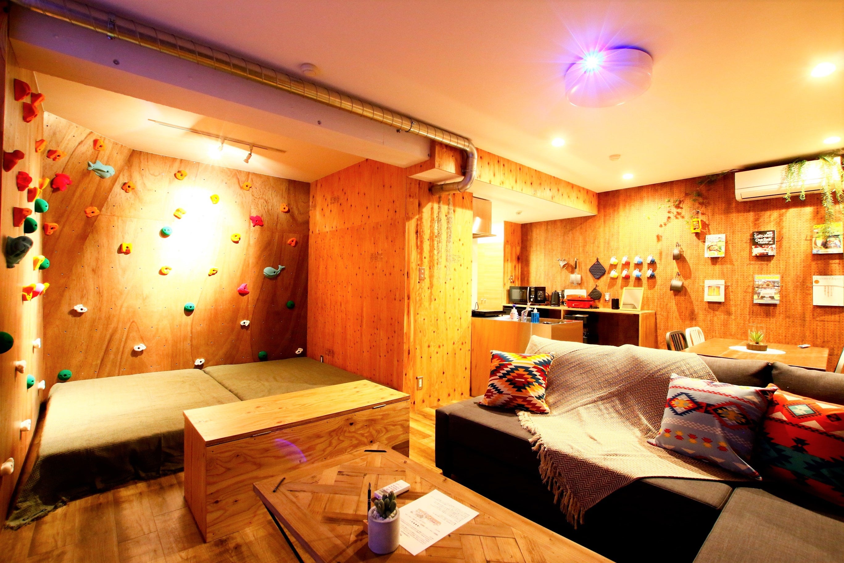 アクティブなファミリーに人気の客室「ボルダリング」