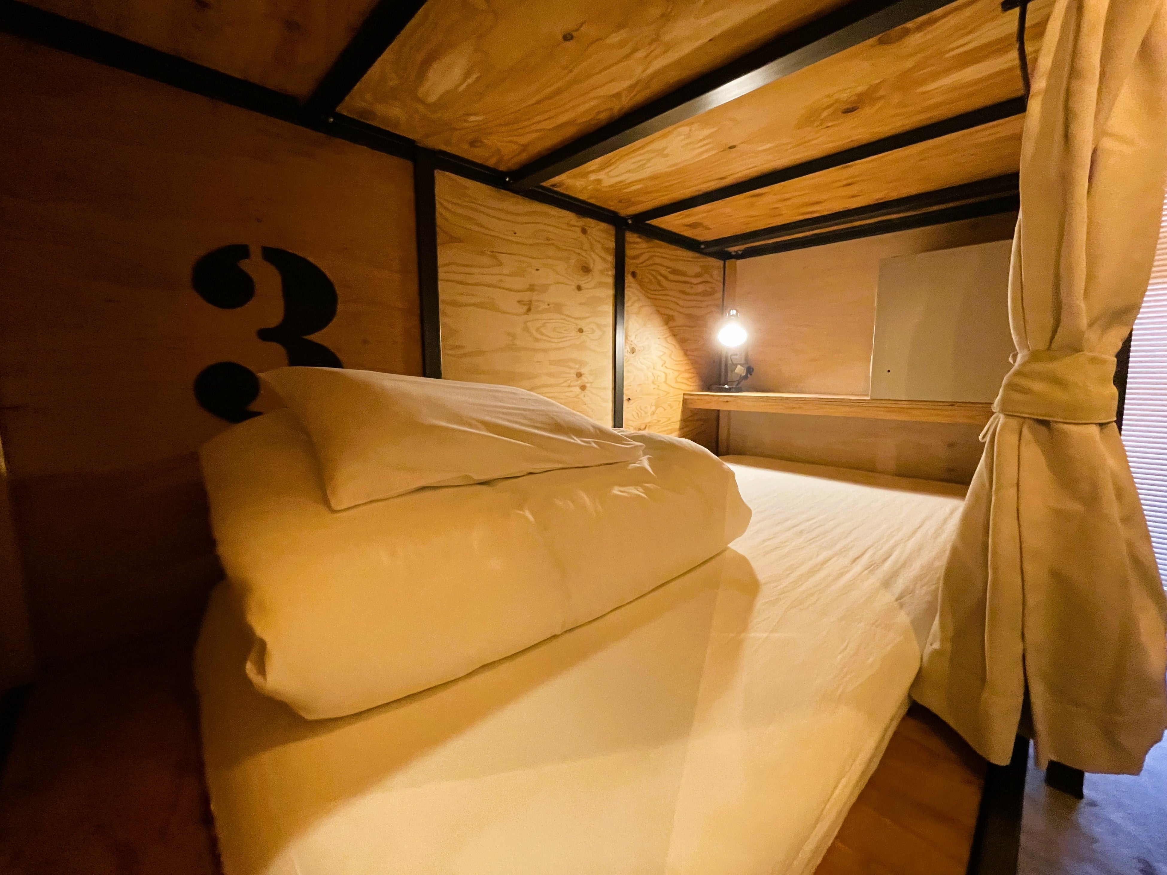 カプセルタイプのベッドスペース。