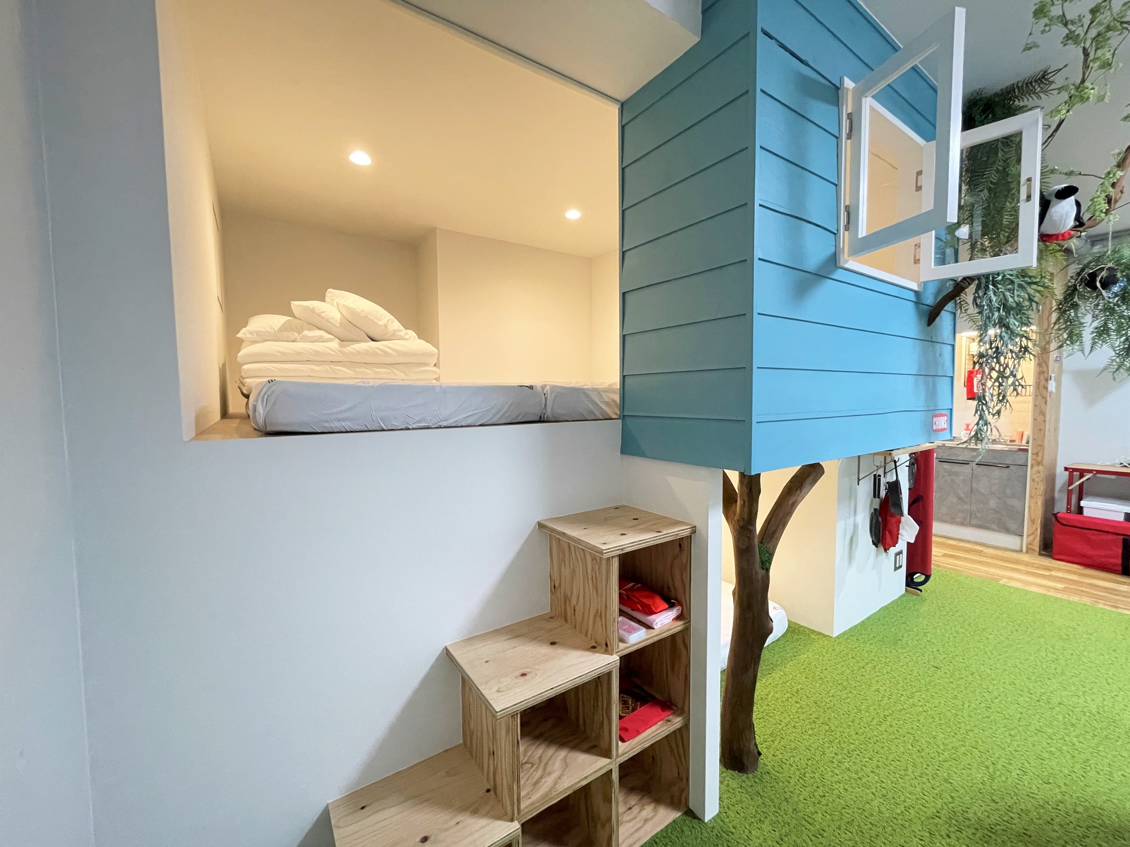 ツリーハウスをイメージしたデザインの2段ベッドがかわいい