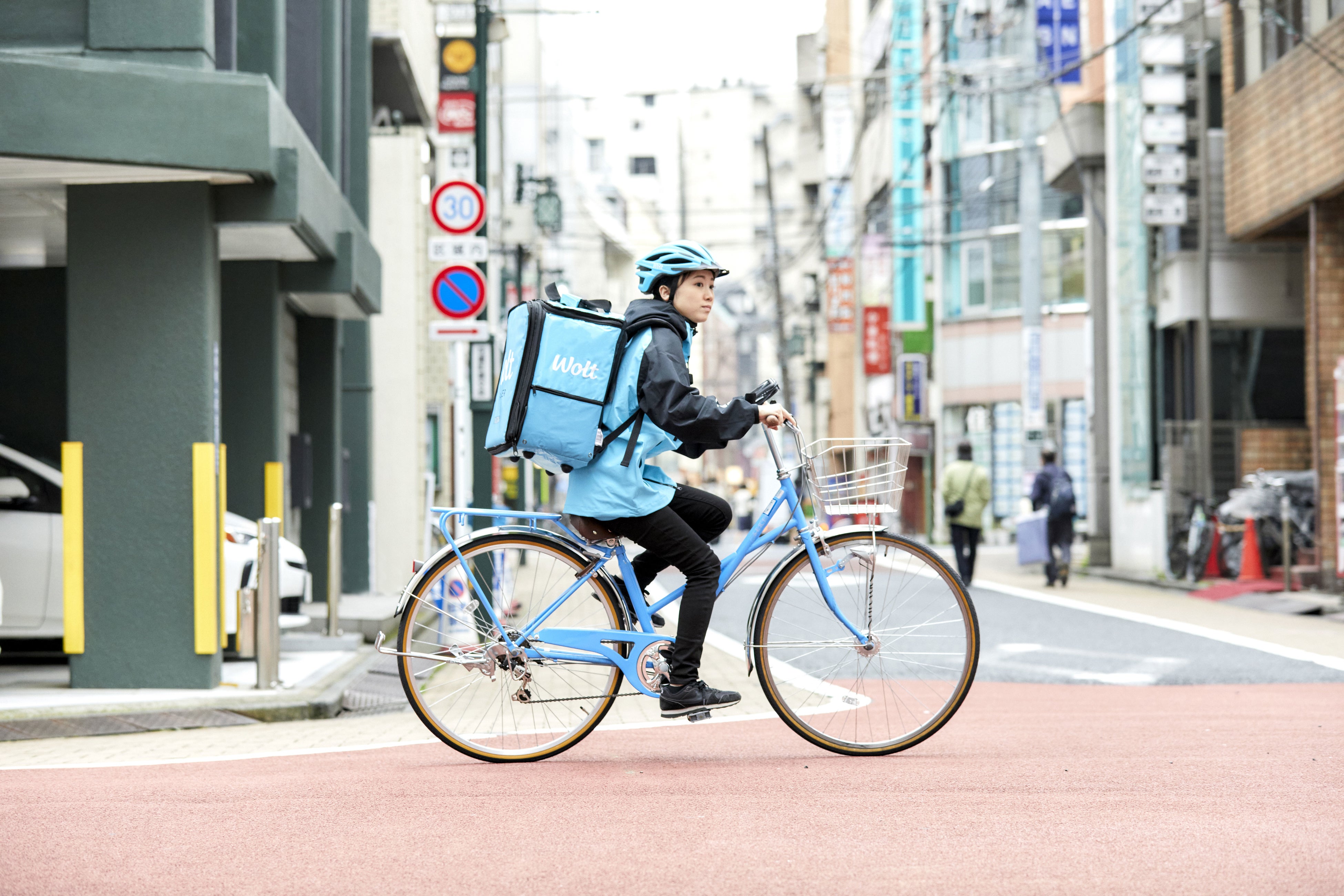 Woltの配達パートナーによる即時配送（イメージ）