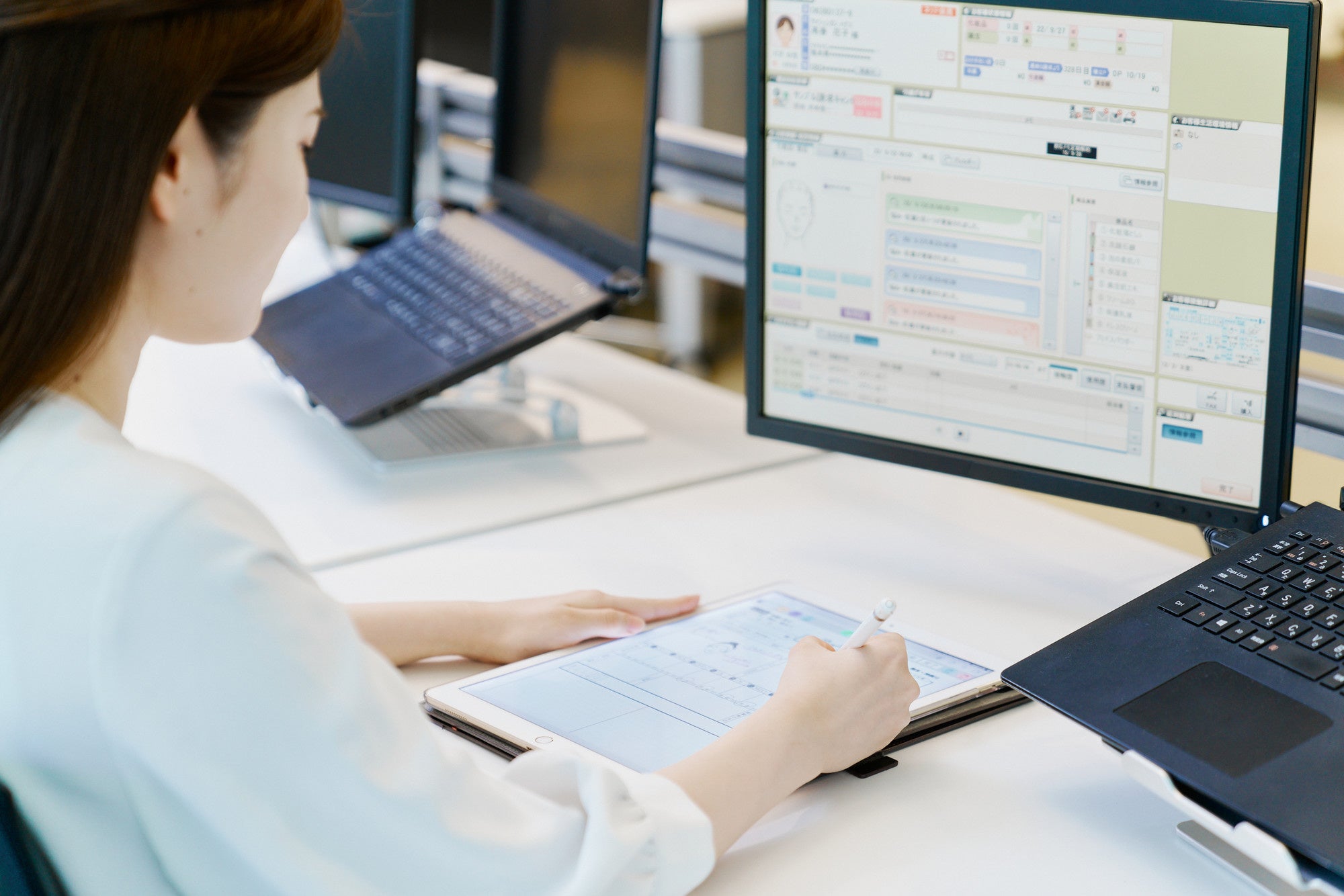 （写真：コンタクトセンター部門）