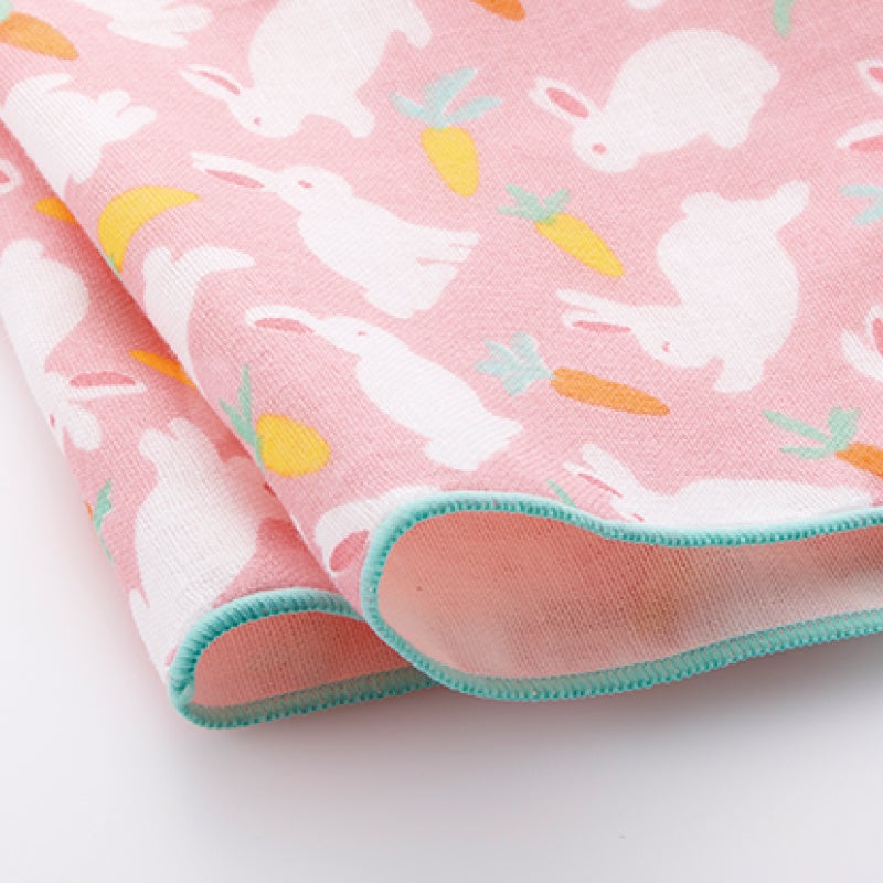 日本製のガーゼを使用しています。 ふんわりとした肌触りが特徴です。