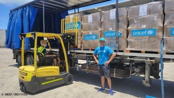 ブリスベンにある人道支援物資倉庫に備蓄していた緊急支援物資。(オーストラリア、2022年1月18日撮影) © UNICEF_UN0579398_