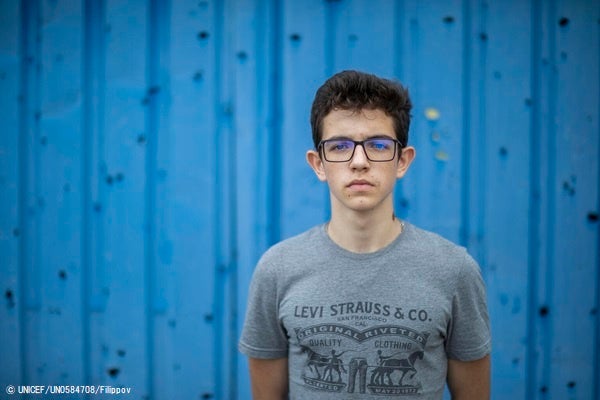 「紛争下で大事なことは、何かあったとき、安全な場所に遅れずにたどり着くこと」と話す15歳のイリアくん。(ウクライナ、2021年7月撮影) © UNICEF_UN0584708_Filippov