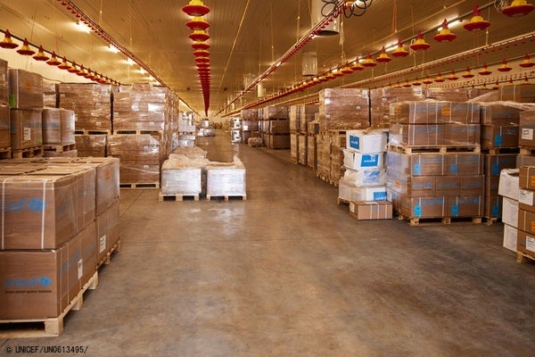 コペンハーゲンからリヴィウに届いたユニセフの支援物資。(ウクライナ、2022年3月23日撮影) © UNICEF_UN0613495_