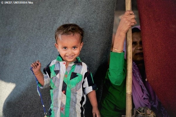 ロヒンギャ難民キャンプで暮らす子ども。(バングラデシュ、2022年1月撮影)※本文との直接の関係はありません© UNICEF_UN0599864_Map