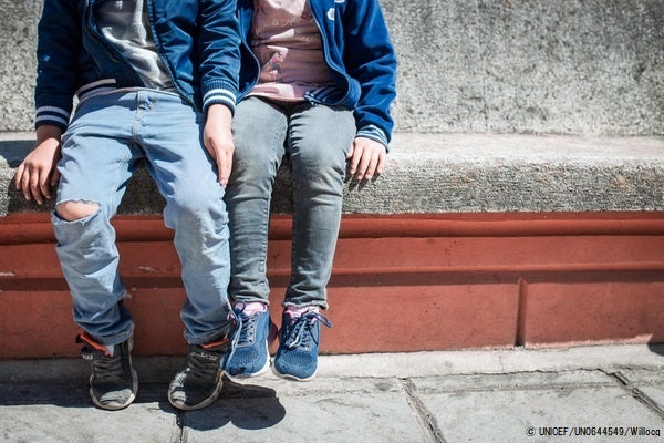 サンマルコスにある広場で遊ぶ子どもたち。グアテマラでは、暴力を伴うしつけが社会的に容認されていることから、両親や養育者、教師など信頼しているおとなからから暴力を振るわれる子どもたちが多くいる。(グアテマラ、2021年10月撮影) © UNICEF_UN06