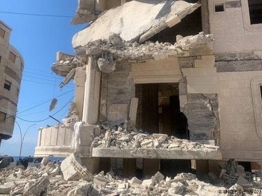 震災で被害を受けた建物。© UNICEF Syria_2023