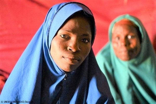 武装勢力に誘拐された聴覚障がいのある16歳のマダさん。家族や友人、村の人たちみんなで身代金を払い、解放された。(ニジェール、2022年8月撮影) © UNICEF_UN0684343_Dejongh