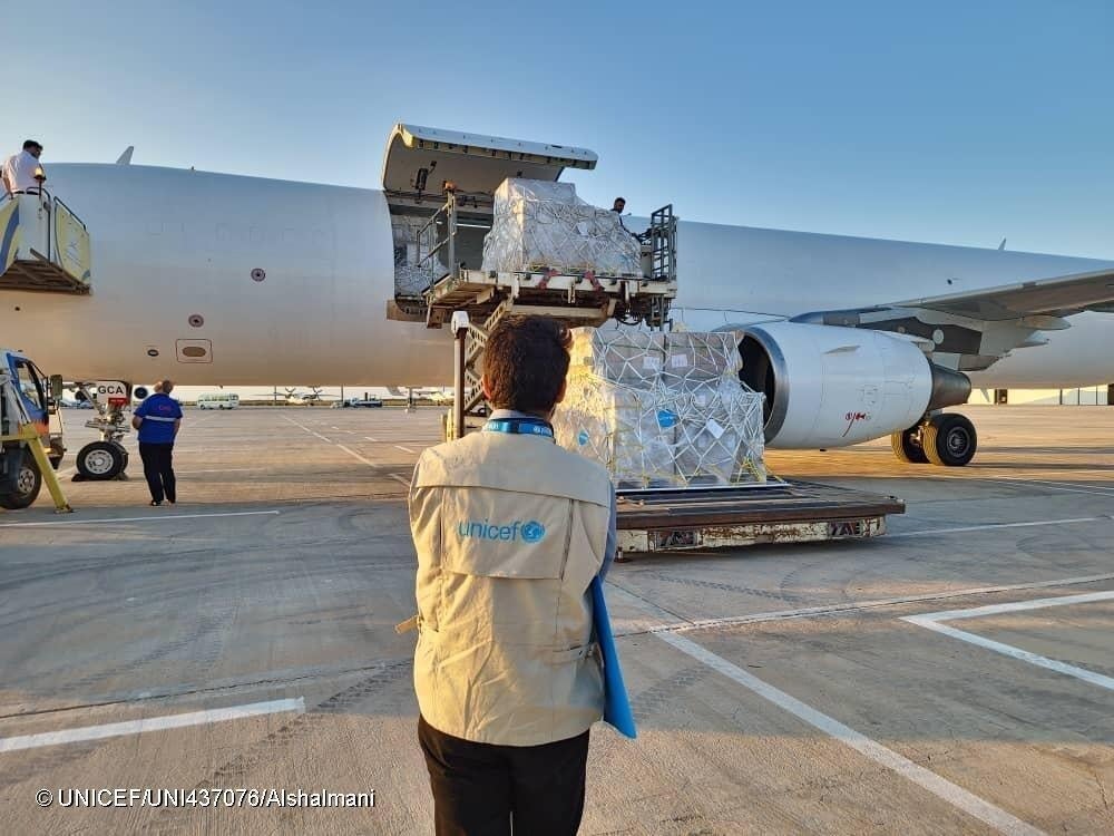 ベニナ空港に届いた、医療キット、浄水タブレット、高性能テントなどのユニセフの支援物資。(リビア、2023年9月16日撮影) © UNICEF_UNI437076_Alshalmani