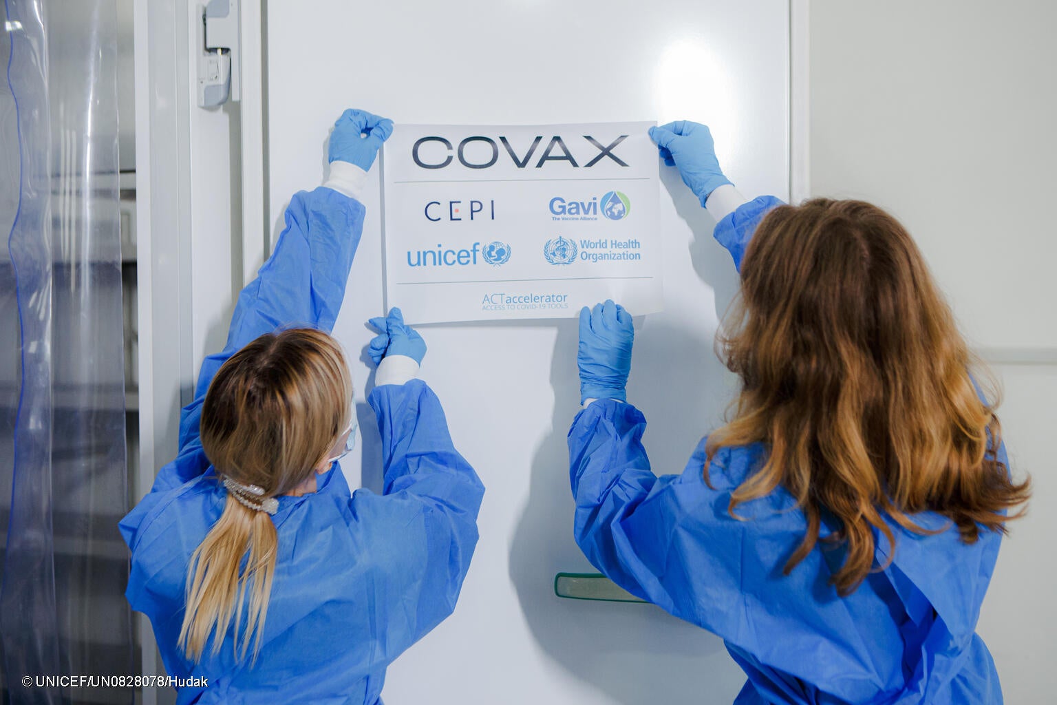 ウジホロドにCOVAXを通じて届けられたユニセフのワクチン冷蔵庫。(ウクライナ、2023年3月撮影) © UNICEF_UN0828078_Hudak