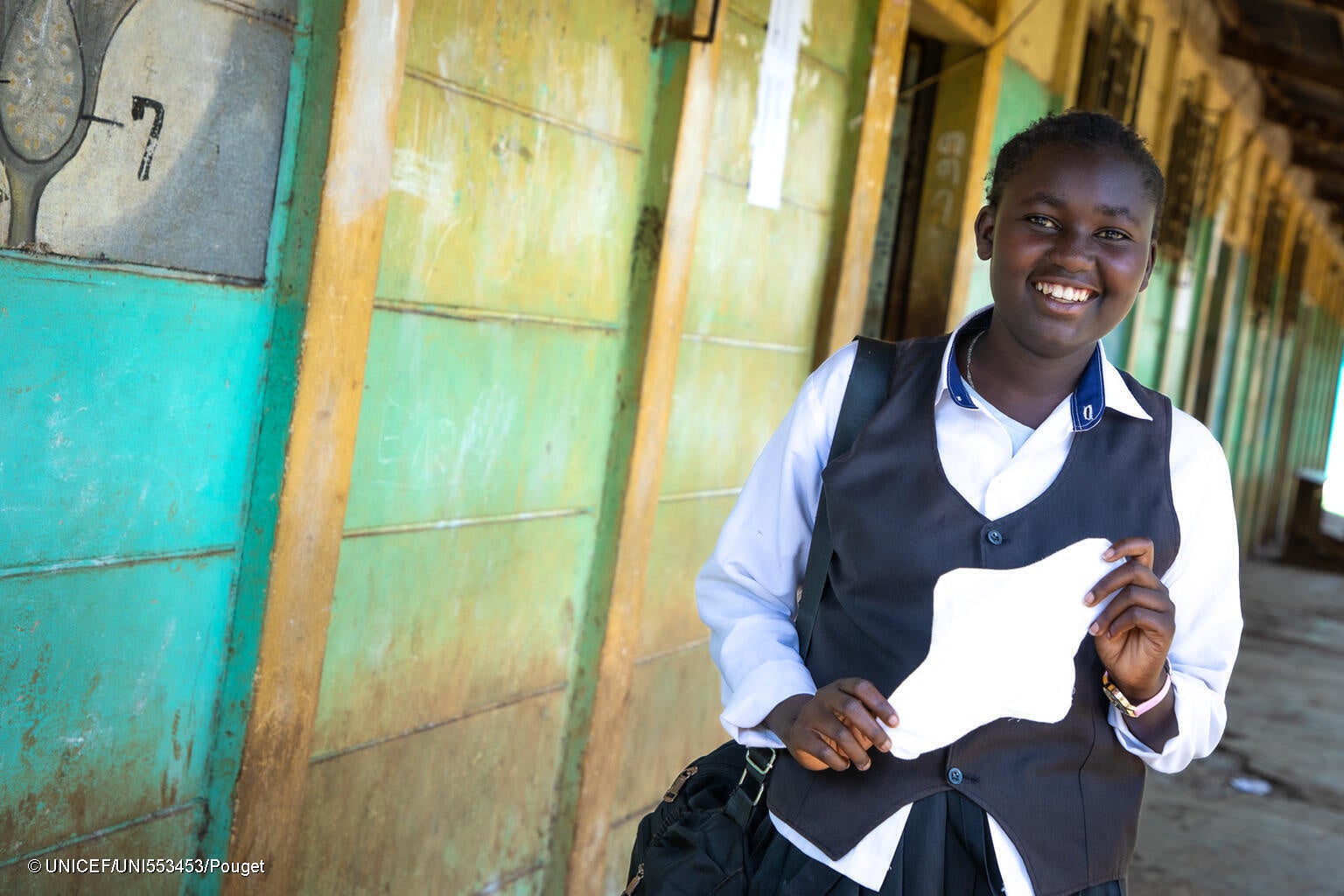 生理不順や生理中の不快感により、気分が悪く授業に集中できなかった16歳のキディストさんは、月経衛生プログラムを受け葉酸と鉄のサプリメントを服用してから体調が良くなった。「将来は医者になって地域社会に貢献したい」と話す。(エチオピア、2024年3月撮影) ©