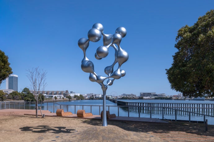 三井リンクラボ新木場3に名和晃平氏の彫刻作品《Cell Tree》を設置 三井リンクラボ新木場3に名和晃平氏の彫刻作品《Cell Tree》を設置