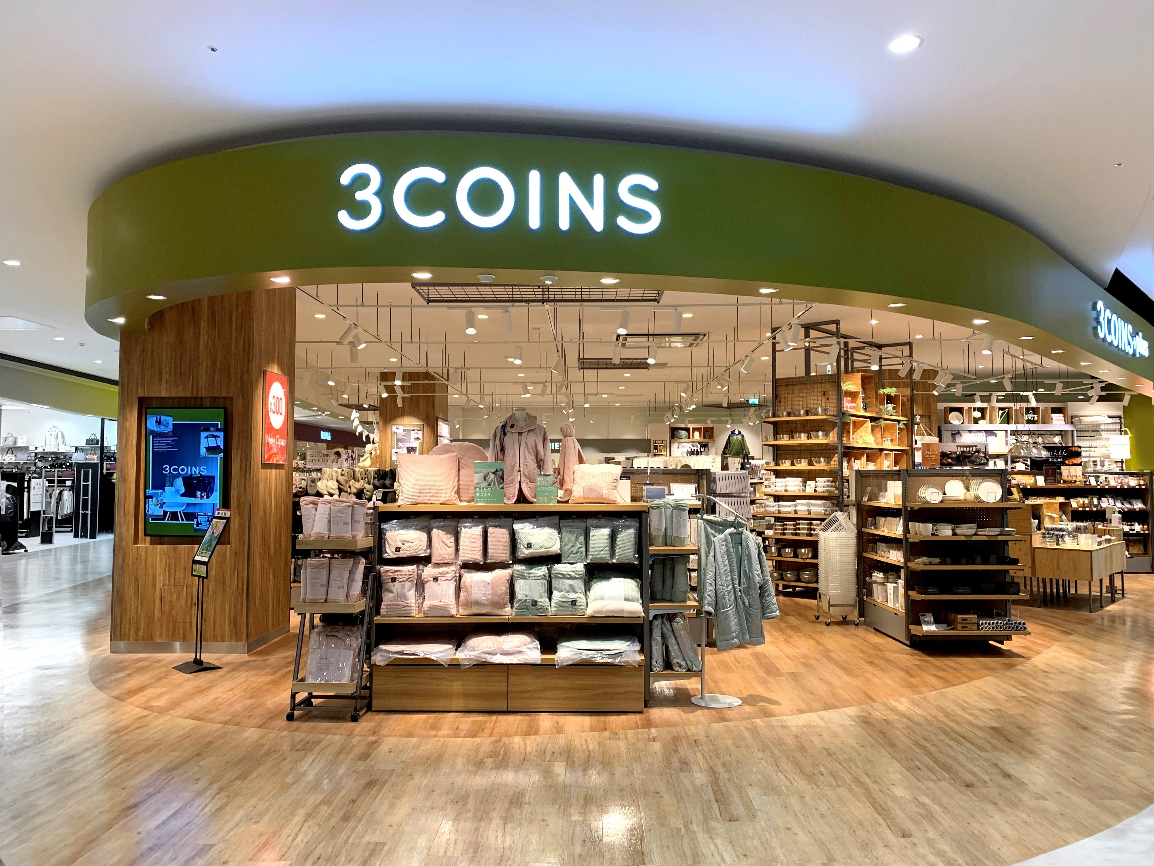 ３COINS 店舗