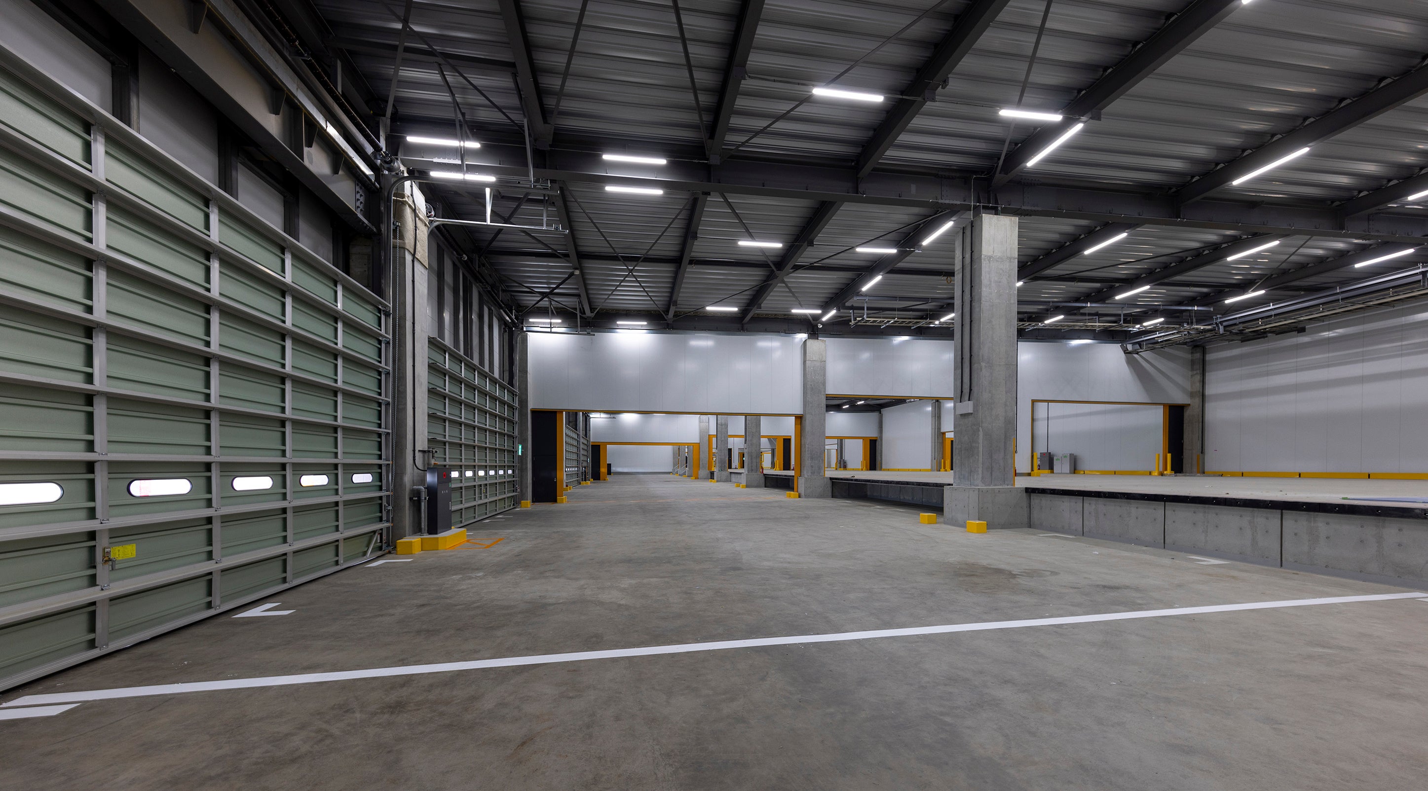 ＜45ftコンテナ車両対応トラックバース＞