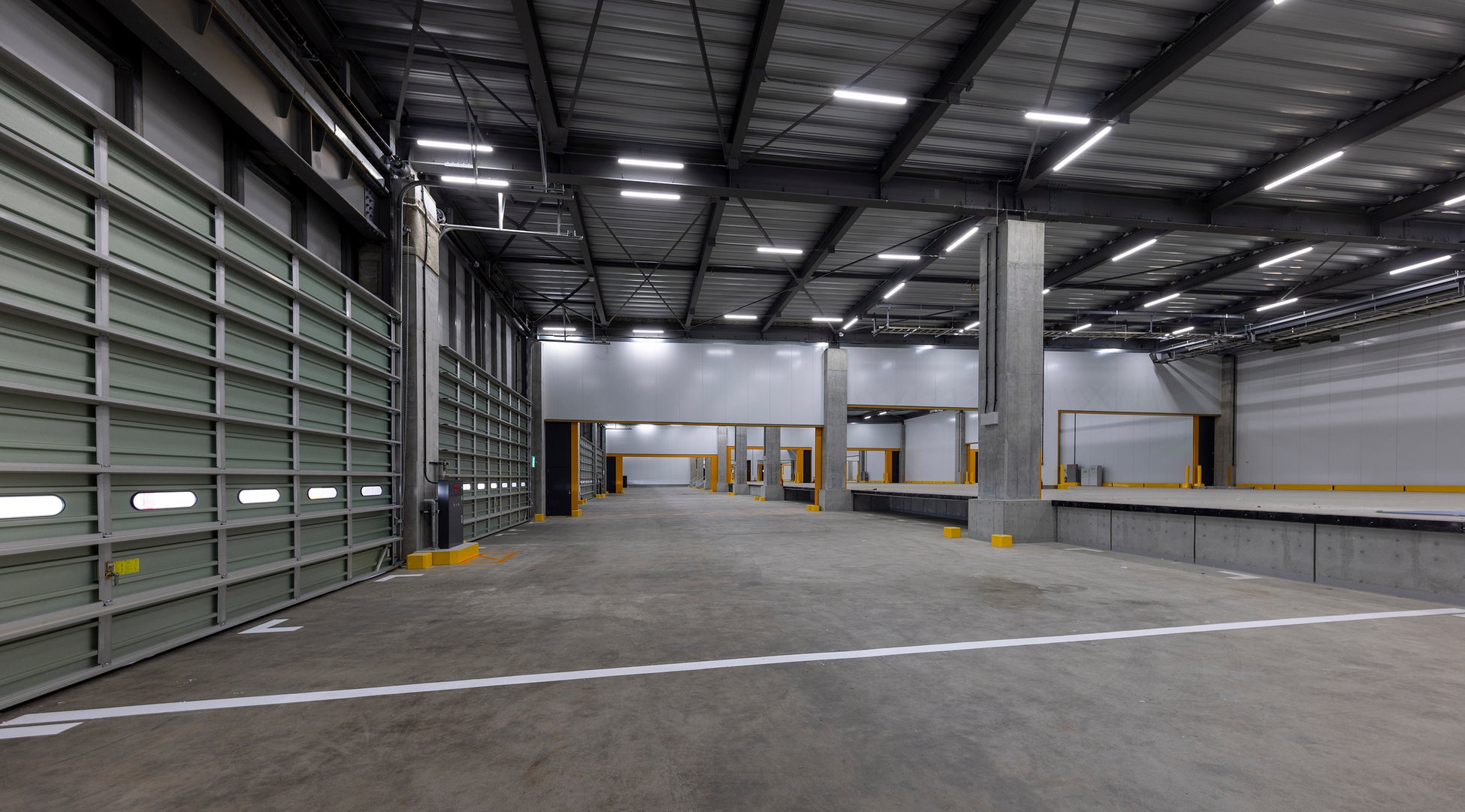 <45ftコンテナ車両対応トラックバース>