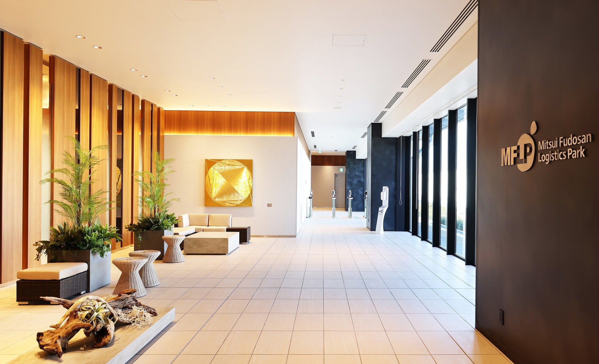 <エントランス>