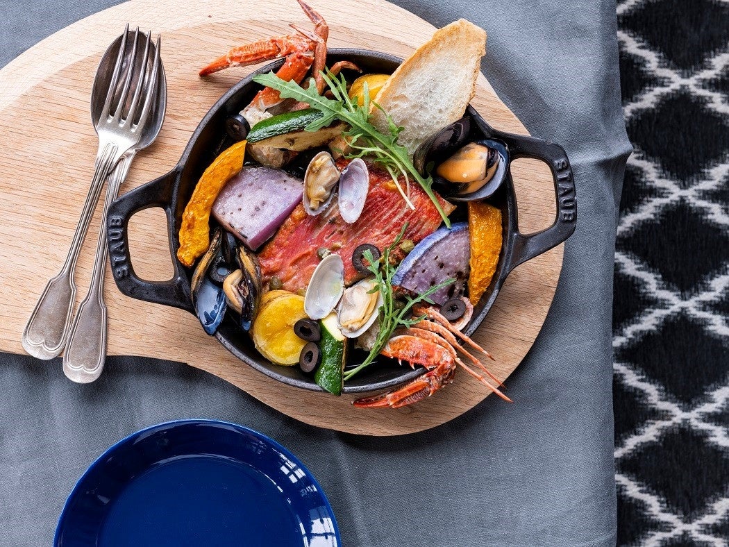 豊洲市場　旬魚介のまるごとアクアパッツァ