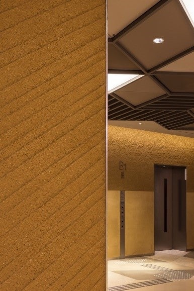 久住有生氏による左官仕上げの壁面