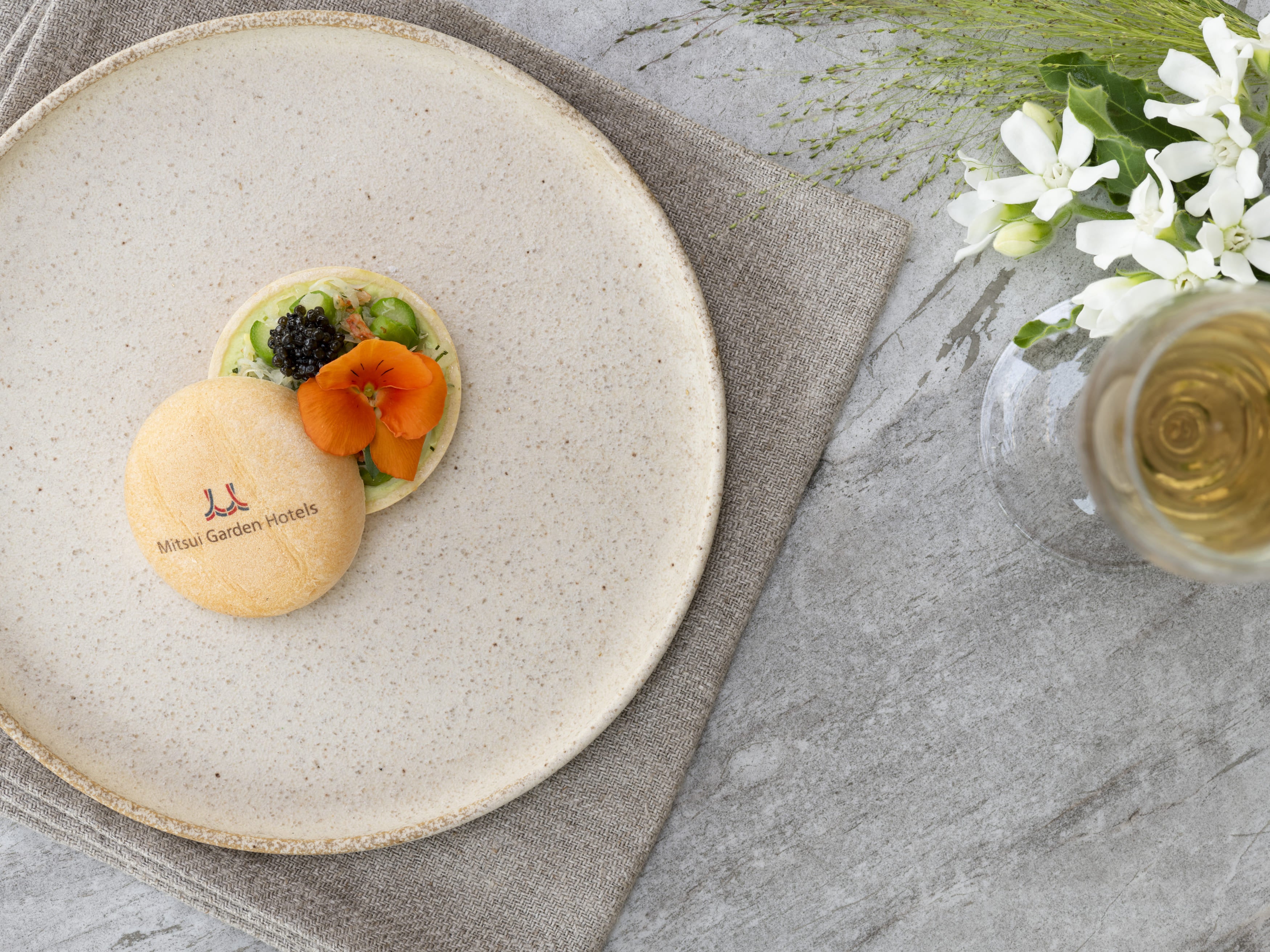 グリーンアスパラと紅ズワイ蟹、キャビアのメリメロ