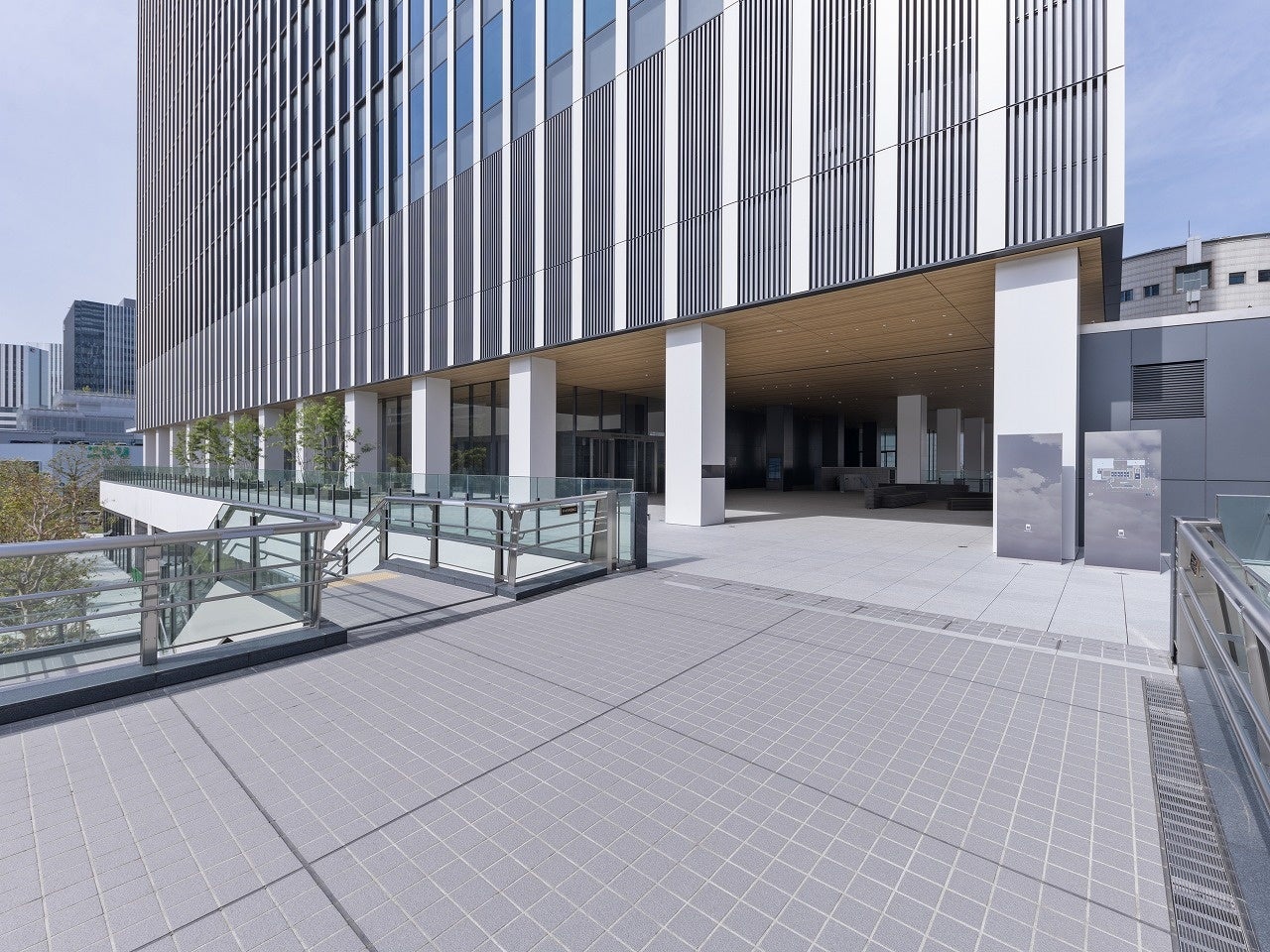 2Fエントランス