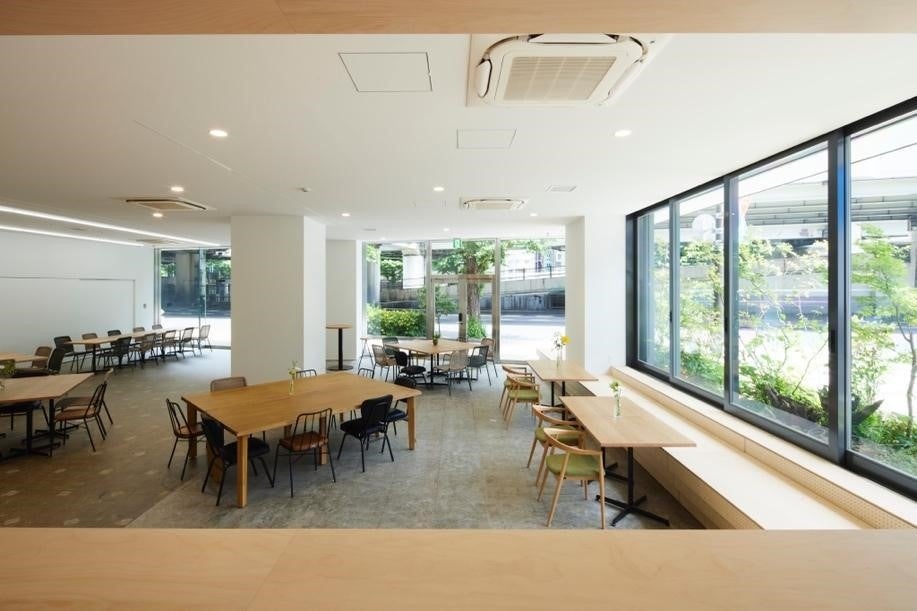 「+NARU」ラウンジ