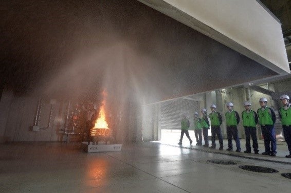 アカデミーでの実際の火を使った防災研修