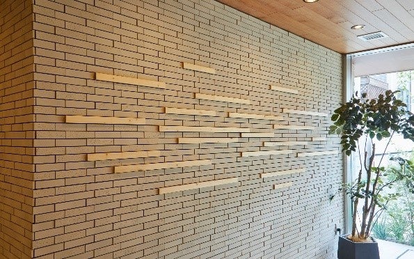 共用ラウンジ壁面