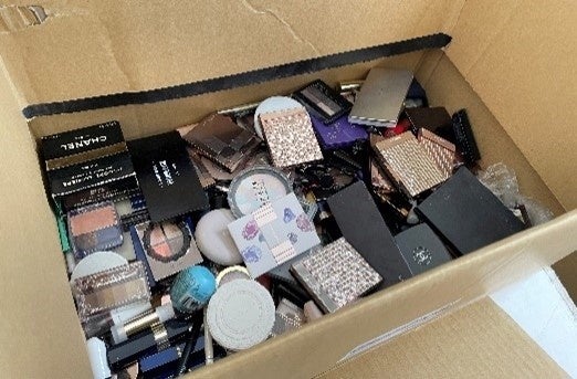 【2023年3月に回収した化粧品の一部】