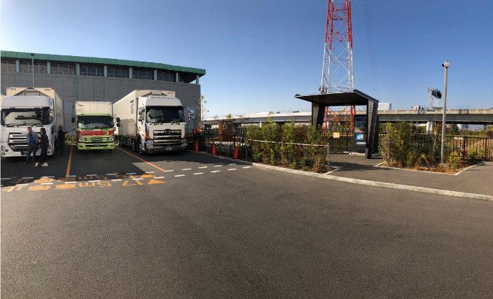 MFLP海老名I　喫煙所一体型の大規模トラック待機場