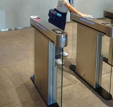 徹底した清掃の様子（MFLP船橋III）