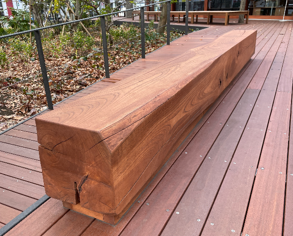 樹木を利用したベンチ（参考） 提供：竹中工務店