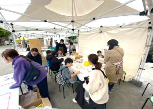 【2023年11月に開催した化粧品回収＆ワークショップの様子】